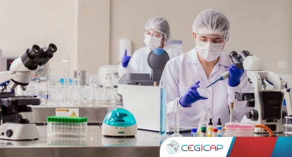tecnologia-medica-en-laboratorio